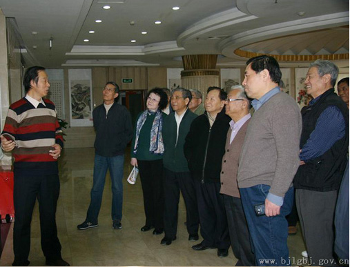 �����ϸɲ���ѧ������·�ϣ��������������Ʒչ